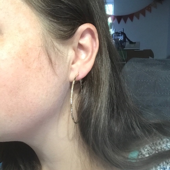 NEW!💙💎BIG💛GOLDEN!💛TWISTED💛TEXTURE💛HOOPS!💎💙 - Picture 3 of 8